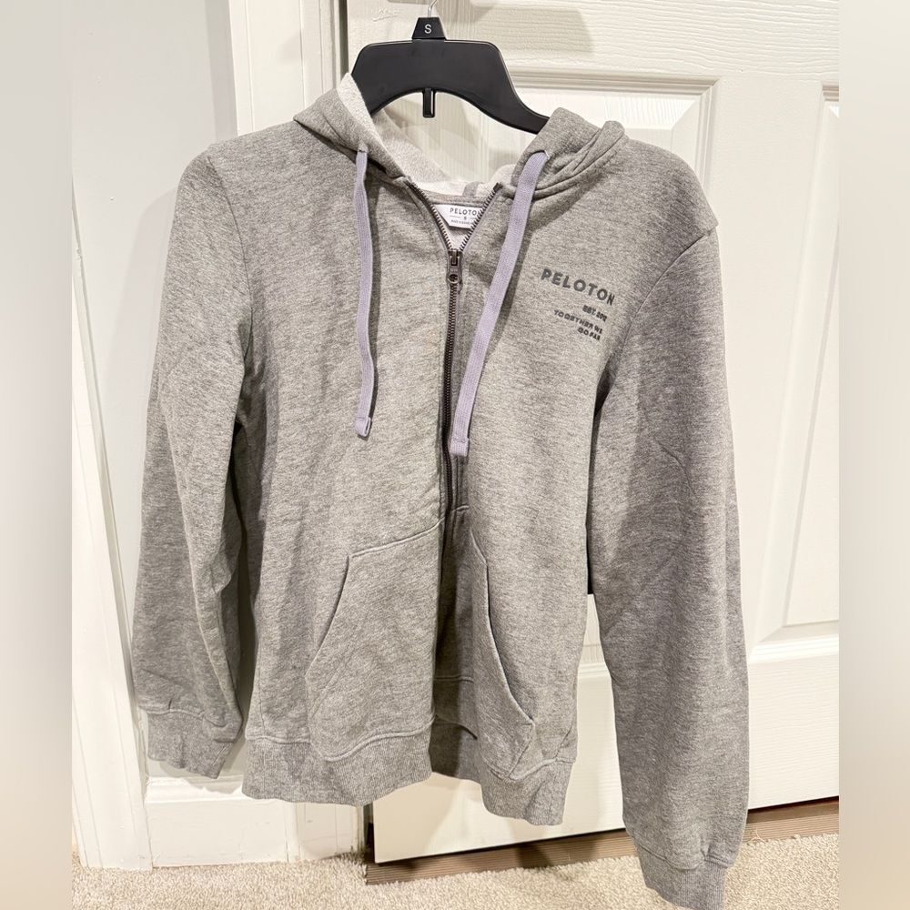NWT Peloton FULL ZIP hooded gray sweatshirt in women's‎ small!